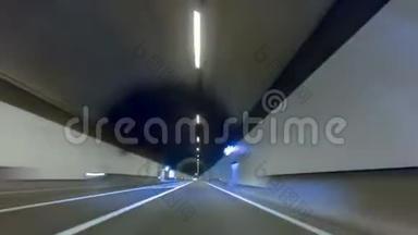 快速行驶在有优势的隧道旁。 。 车辆射击